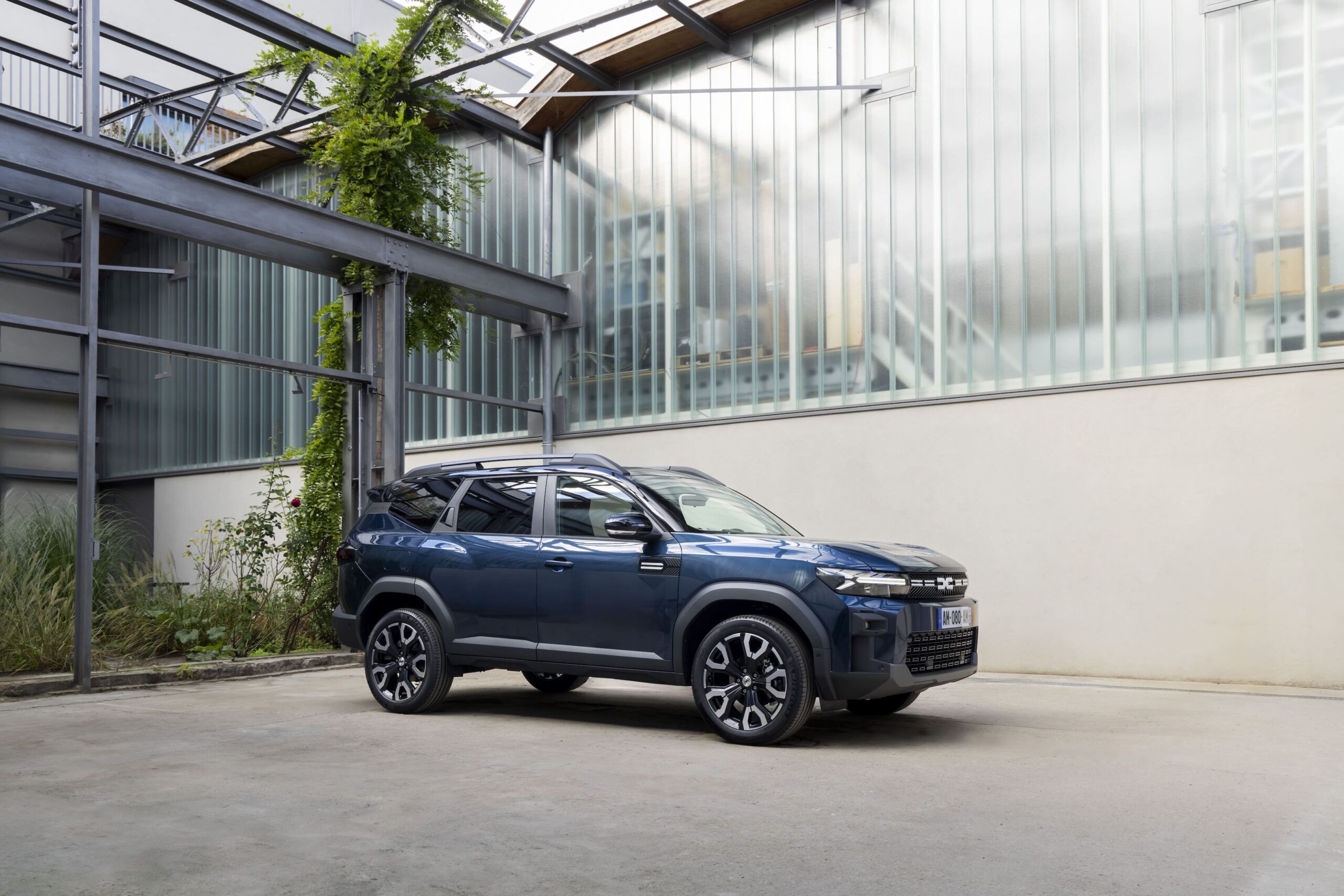Nieuwe Dacia Bigster zijkant