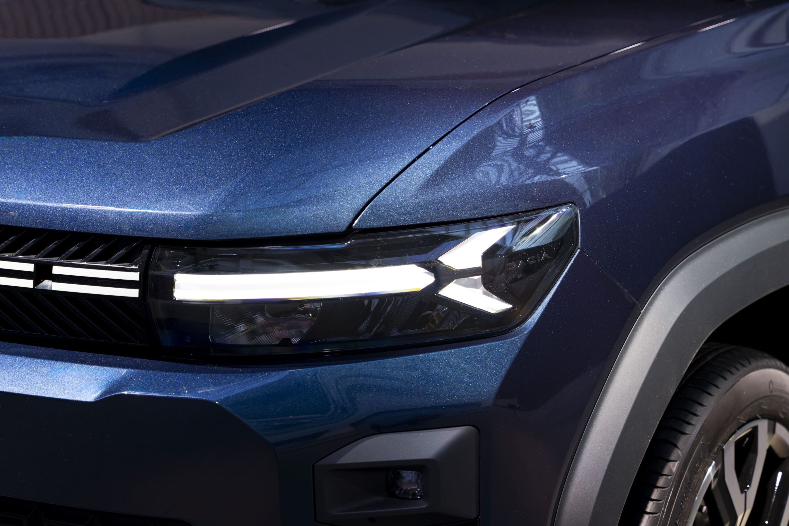 Nieuwe Dacia Bigster koplamp