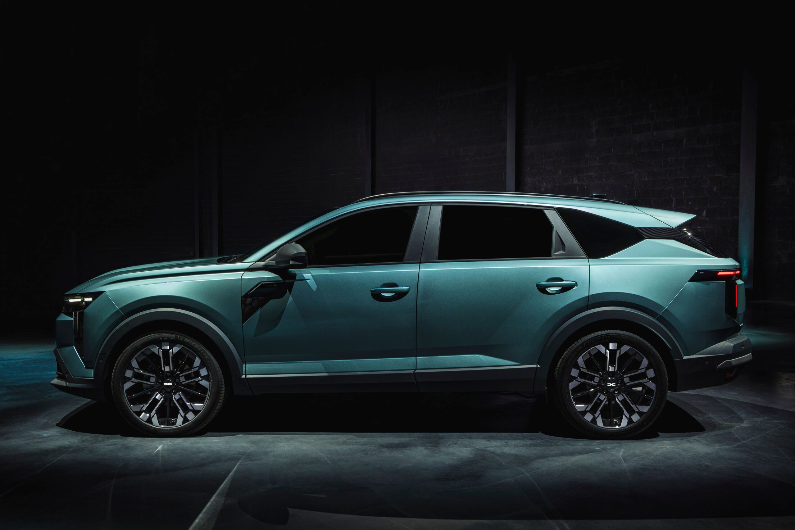 Dacia Striker zijaanzicht